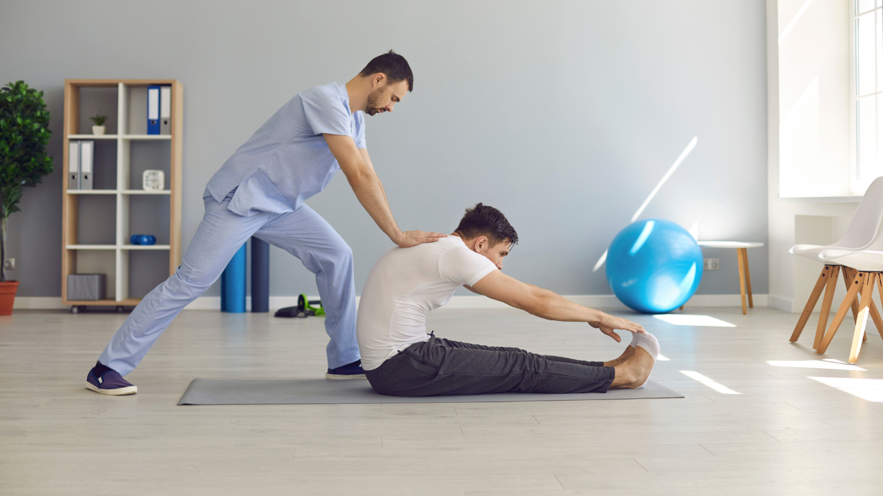 Herniated disc chiropractor in Fort Lauderdale, FL reviewing a patient's lower back