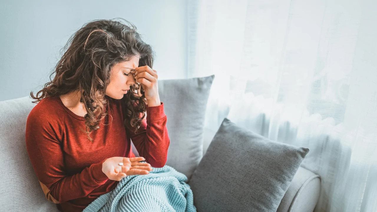 Chiropractor treating headache-related neck pain in Fort Lauderdale